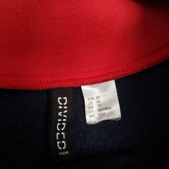 ๐ซ 2/$25๐ซ H&M Cropped 1/4 Zip - size XS - Picture 2 of 3